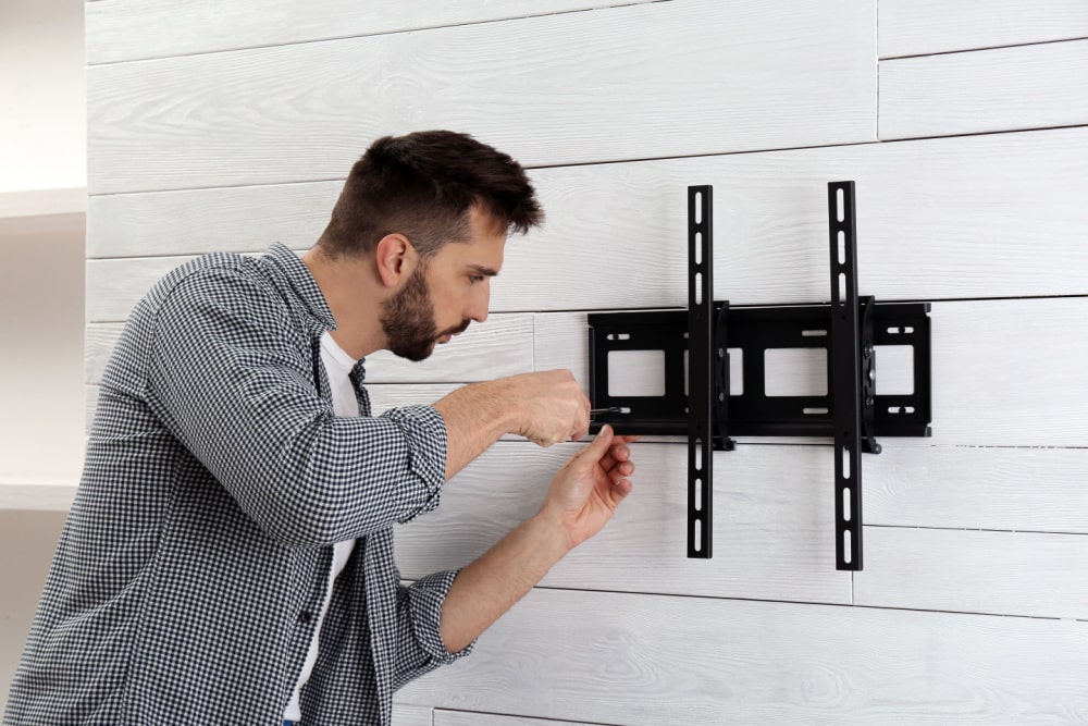 Installing a TV wall mount ignoring wall structure